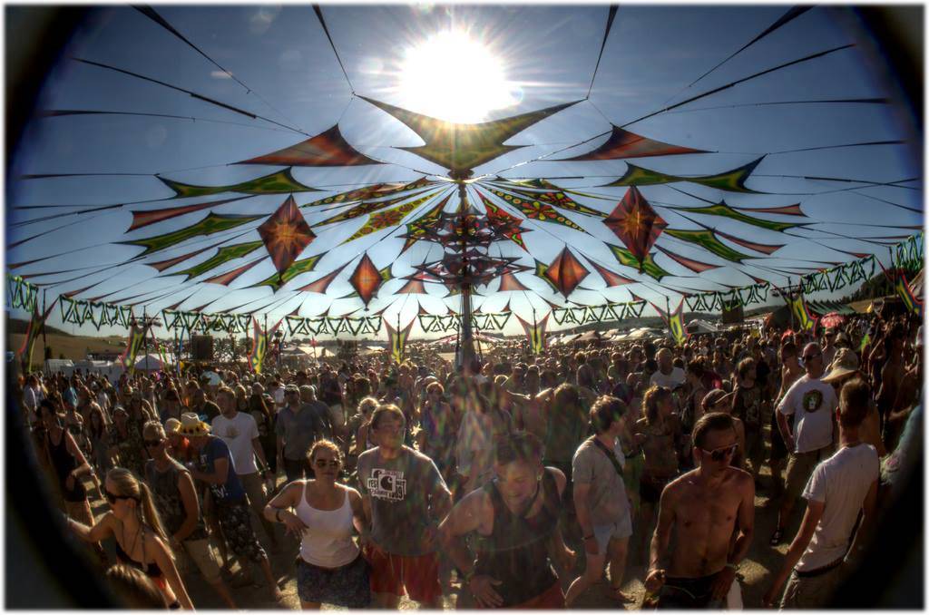 2013 Antaris Project Festival sunny dancefloor