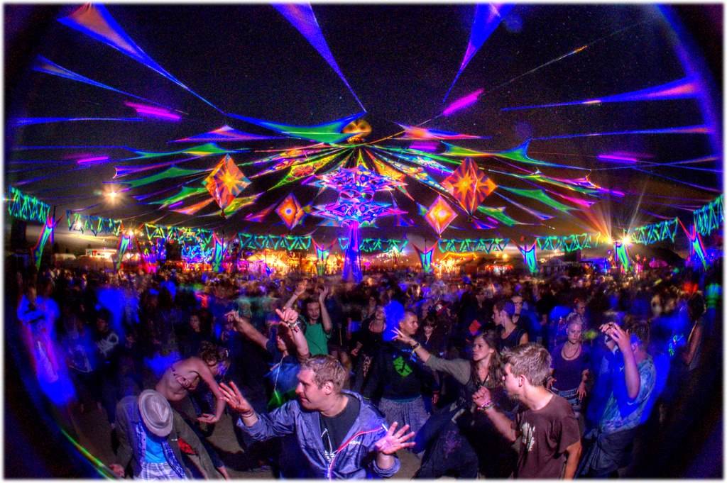 2013 Antaris Project Festival dancefloor at night