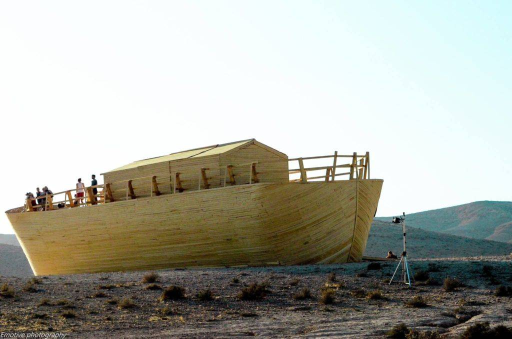 Midburn 2016 boat im desert