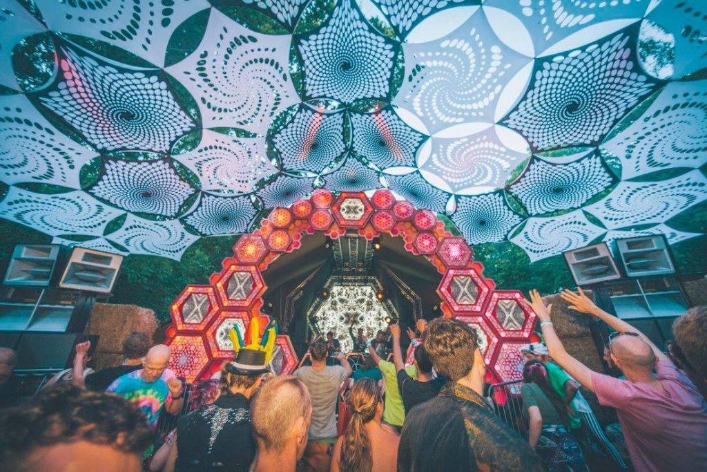 Noisily Festival of Music and Arts Festival 2016 coloful stage