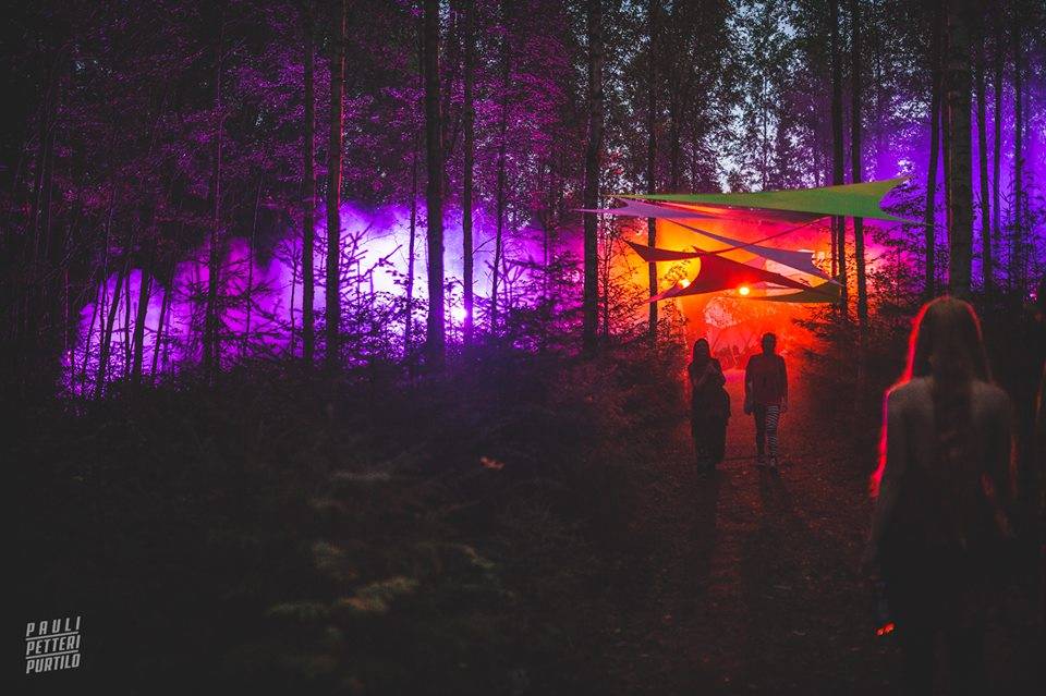 Kosmos Festival 2016 walk through woods