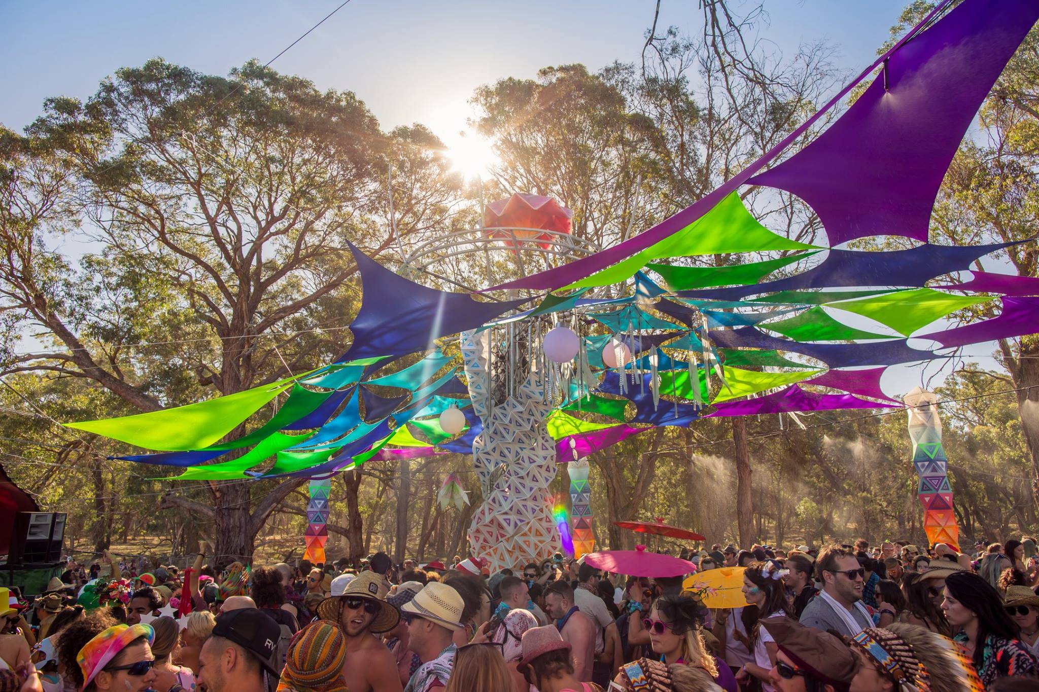 Rainbow Serpent 2015 - dancefloor with sun through deco