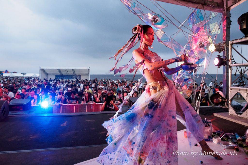 Solstice Music Festival 2016 Mirror Ball girl