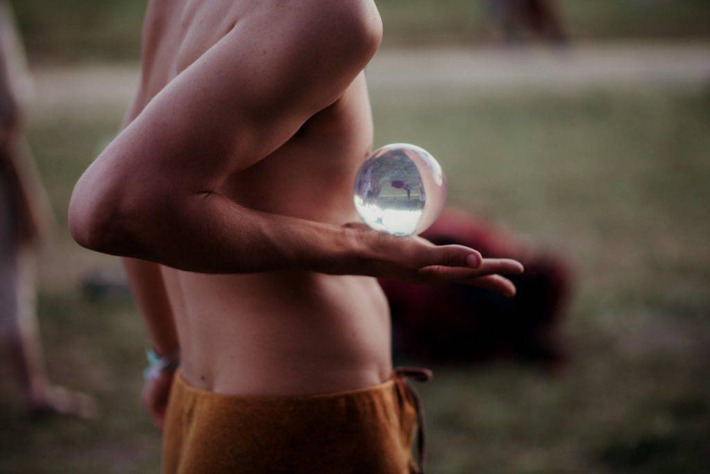 Samsara 2016 man playing with ball