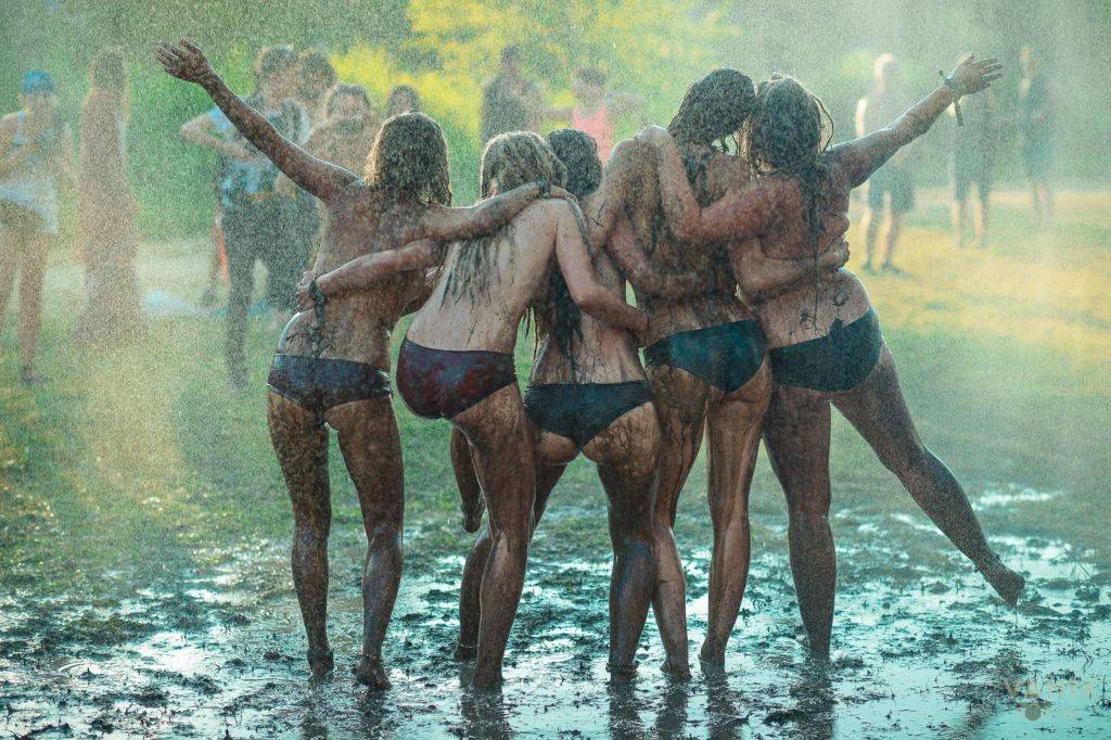 Samsara 2016 girls on rain