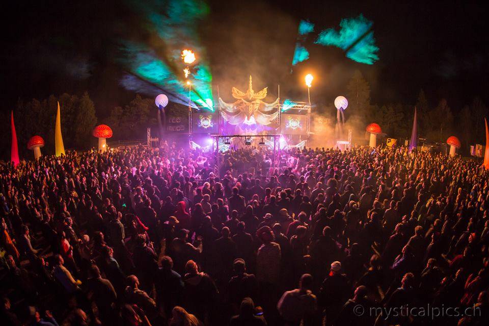 Ph: Mysticalpics, dancefloor at night Burning Mountain