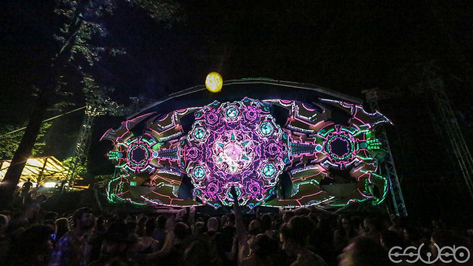 es-web-modem-festival-2016-10Purple light show