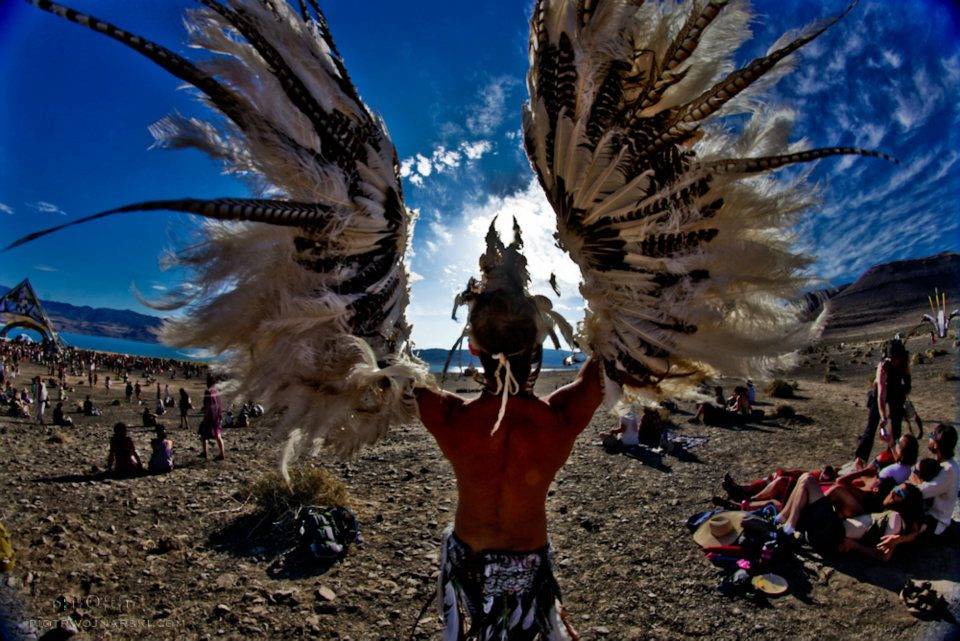 symbiosis-pyramid-eclipse-2012-photographs-by-piotr-wojnarski-2 spreed you wings