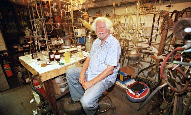 Alexander Shulgin in his lab in 2001.
